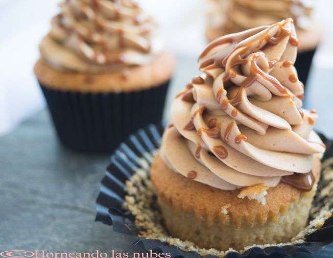 Cupcakes de caramelo esponjosos