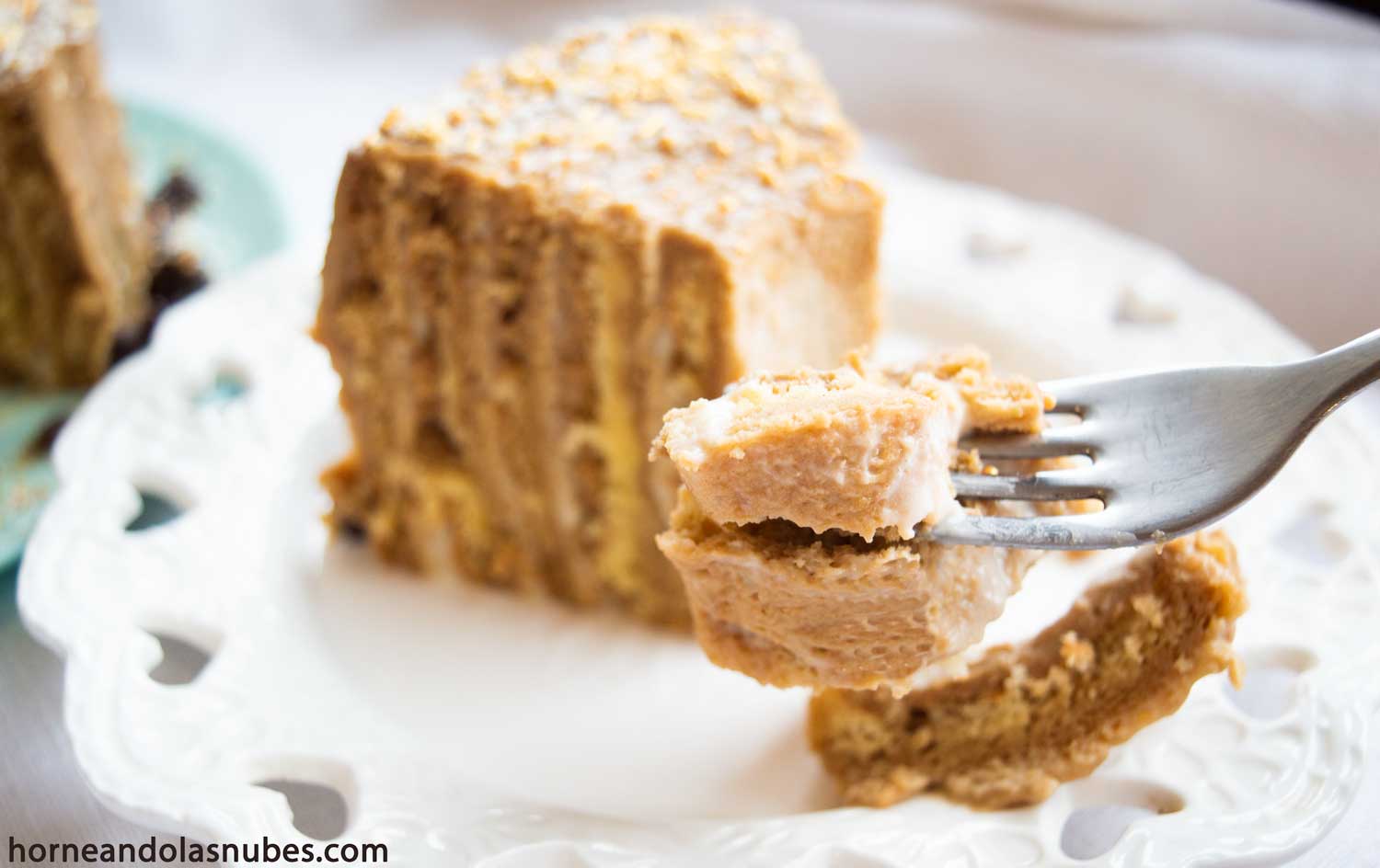 Pastel de café y chocolate con leche